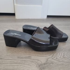 90s style jelly sandal pumps